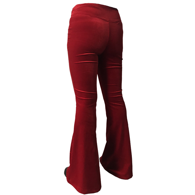 妇女的红色高层天鹅绒喇叭裤喇叭裤