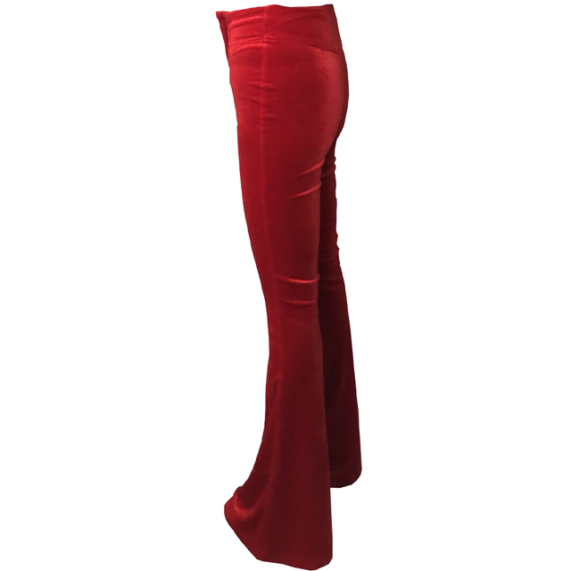 妇女的红色高层天鹅绒喇叭裤喇叭裤